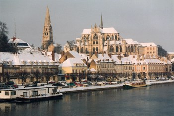 Biluthyrning Auxerre