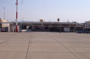 Alugar carros Karapthos Aeroporto